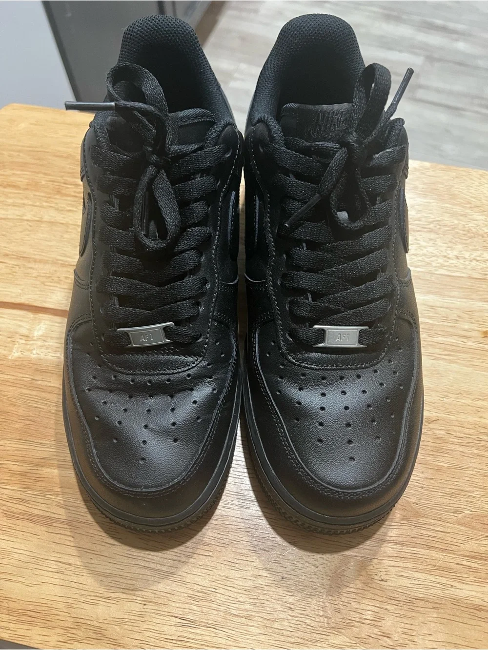 Nike Men's Black Low-Top Leather Sneakers